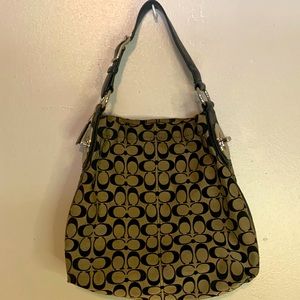 Coach shoulder hobo bag in gently used condition